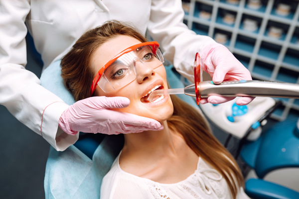 Laser Dentistry Vs  Traditional Drilling For Dental Procedures